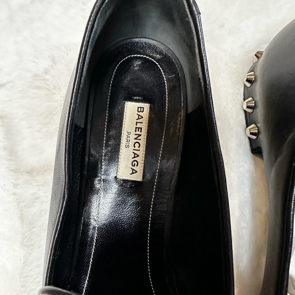 Balenciaga women’s Elegant Black loafers - Picture 3 of 8